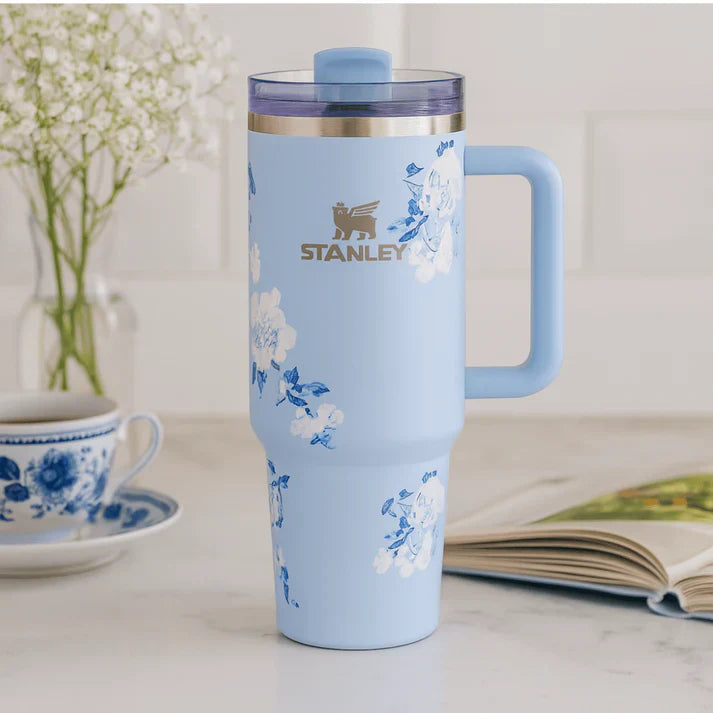 Stanley Quencher H2.0 FlowState Tumbler – 40oz / 1.18L Sky Blue Floral, Vacuum Insulated Stainless Steel with Handle & Straw
